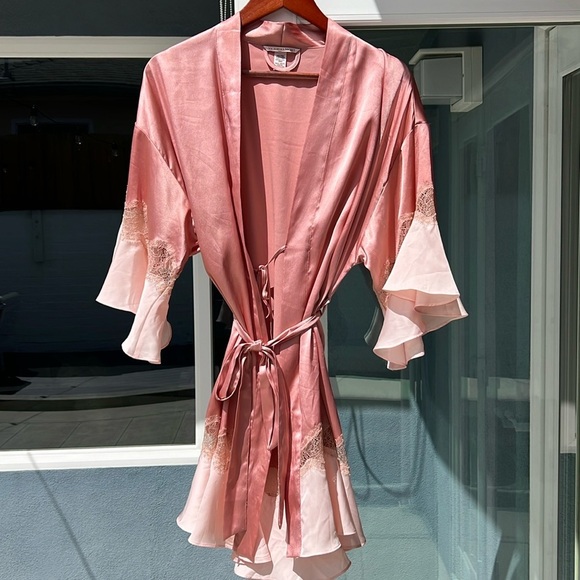 Victoria's Secret satin silk flounce ruffle robe women's size extra small​​ - Picture 2 of 6